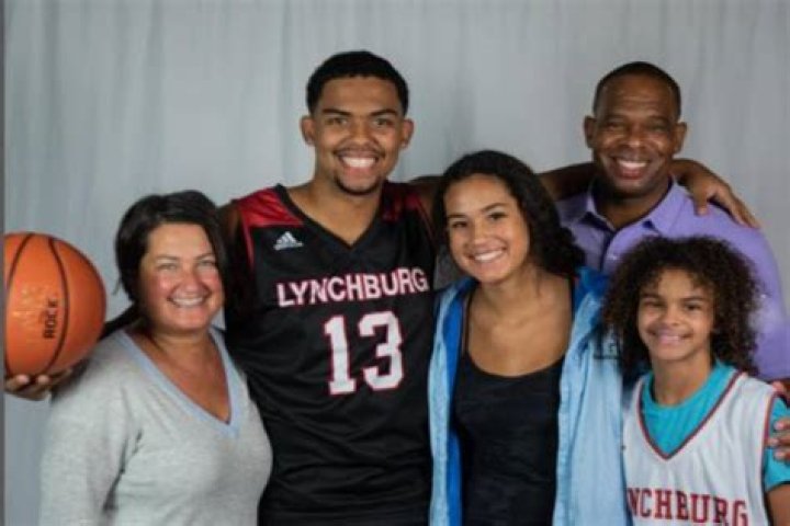 Meet Hubert Davis’ Daughter Bobbie Grace Davis – Is She Interested In Basketball?